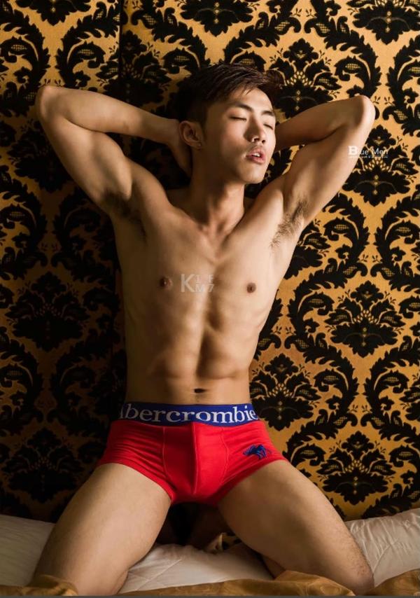 Whoseman-8-花漾文青男孩-許禾